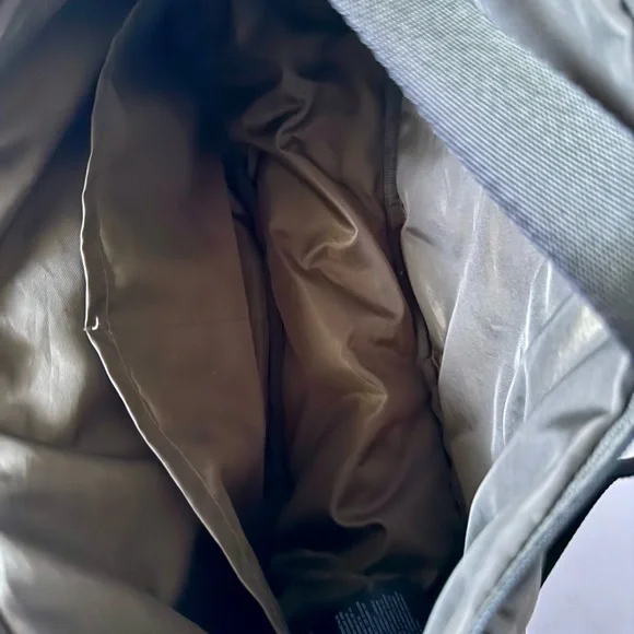 UNIQLO Quilted Round Shoulder Bag Olive Polyester EUC - Picture 8 of 8